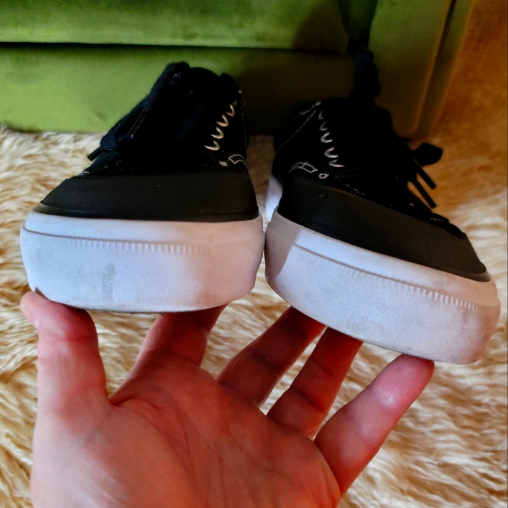 Converse Crimson Canvas Ox Men's  Black/White Light Used With Box - Picture 7 of 13